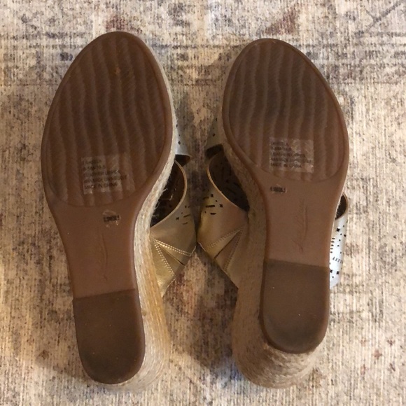 Lucky Brand Gold Wedges - Picture 4 of 4